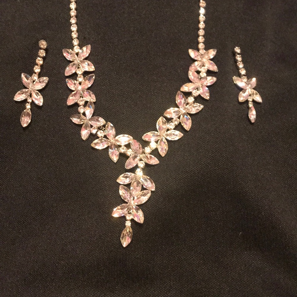 Clear crystal necklace and earrings